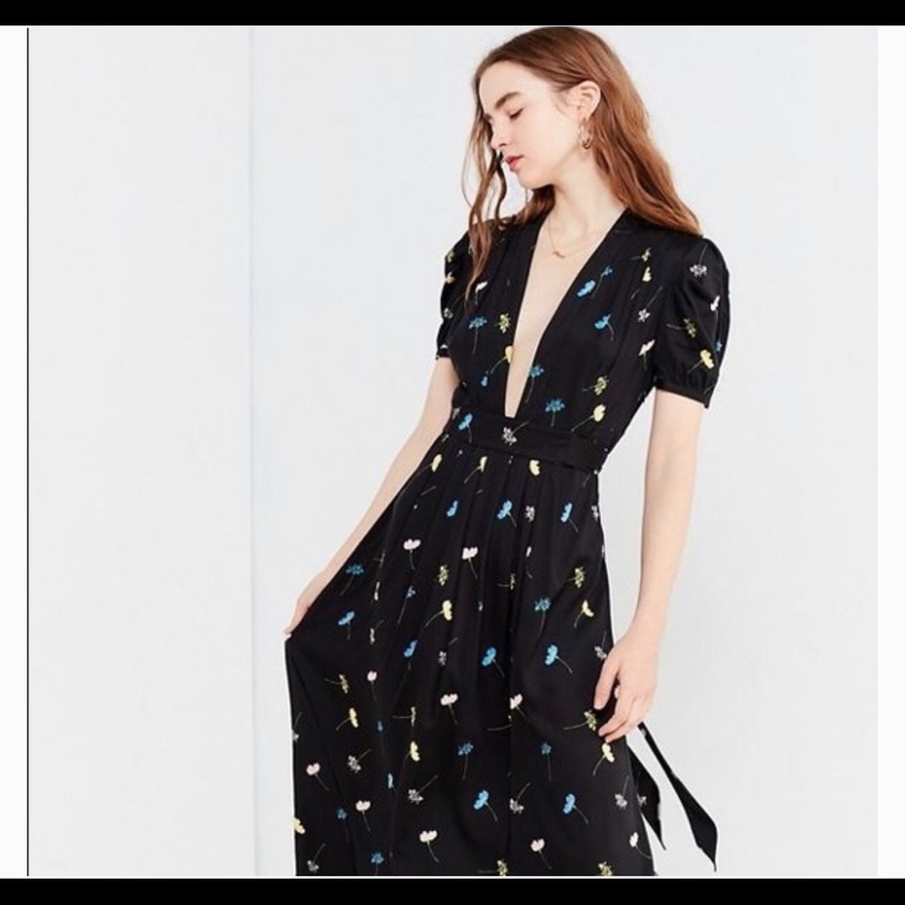 URBAN OUTFITTERS DEEP PLUNGE FLORAL MAXI SZ 0